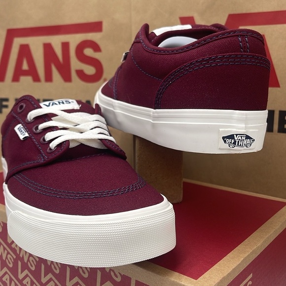 Vans Men's Burgundy Canvas Sneakers Atwood
Outdoor Port Rovale
VN000CX84QU - Picture 8 of 16